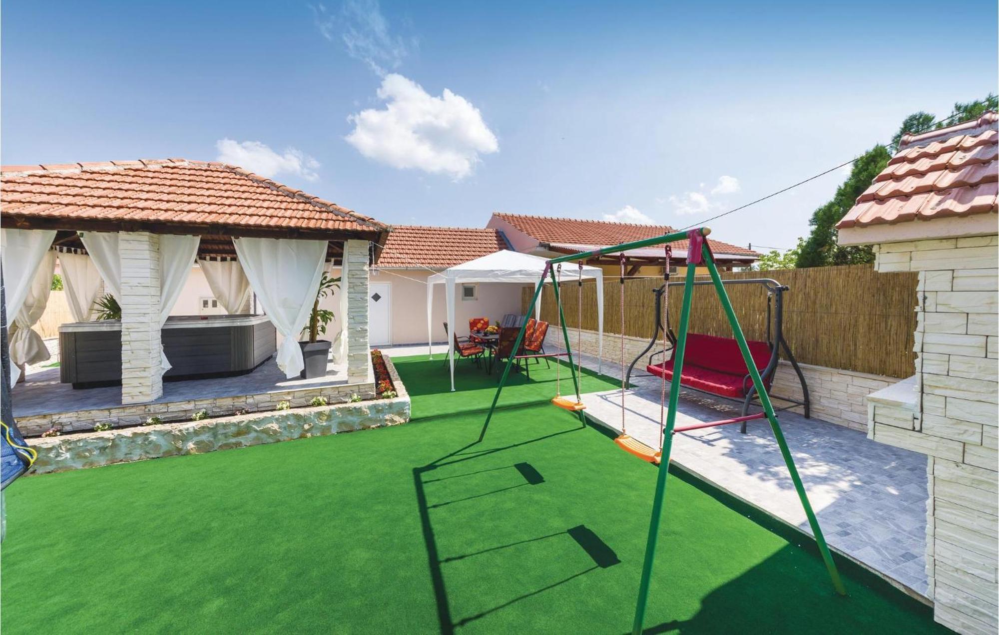 2 Bedroom Pet Friendly In Holiday home Sukosan